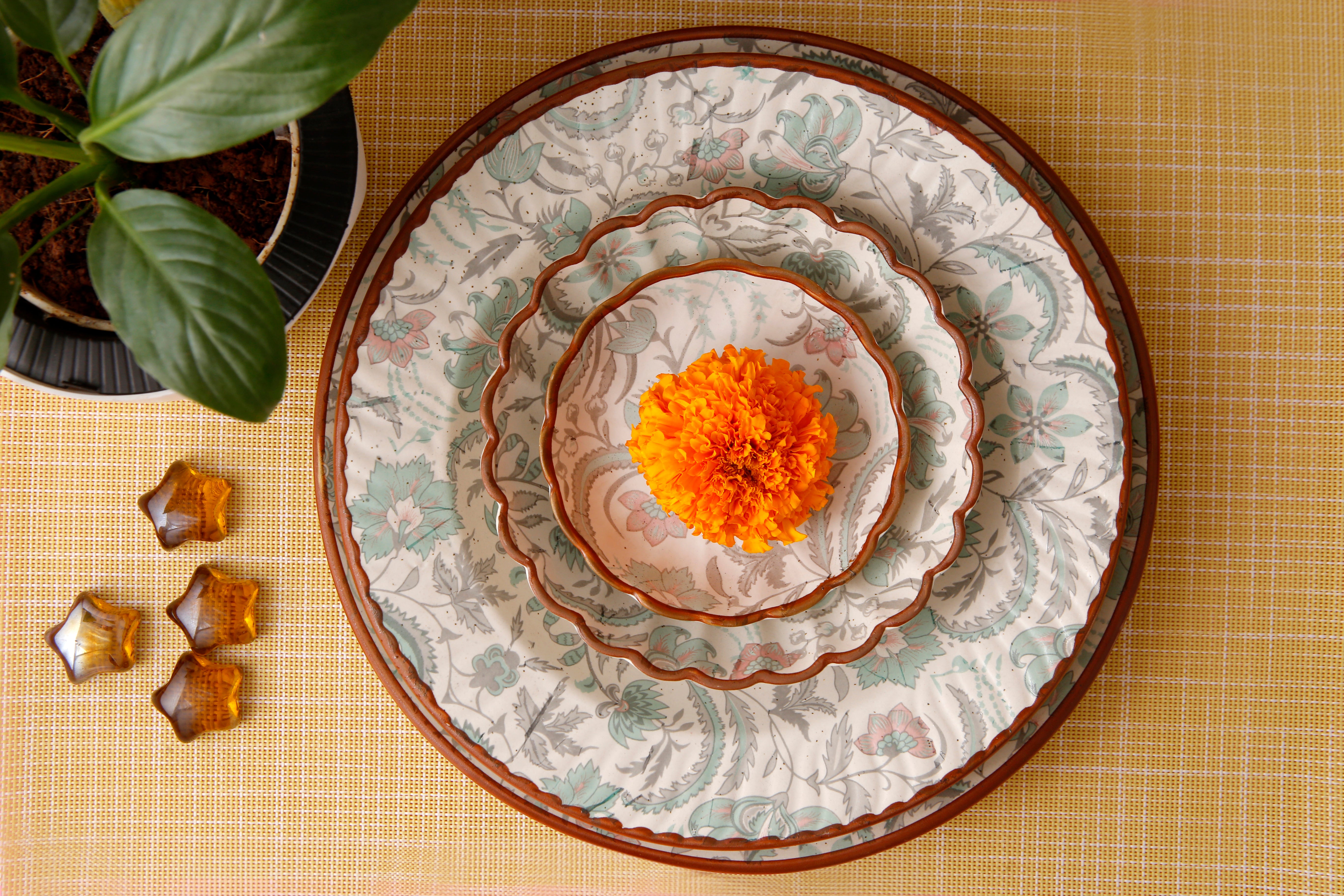 Green Flower Pasta Plate - 9 Inch